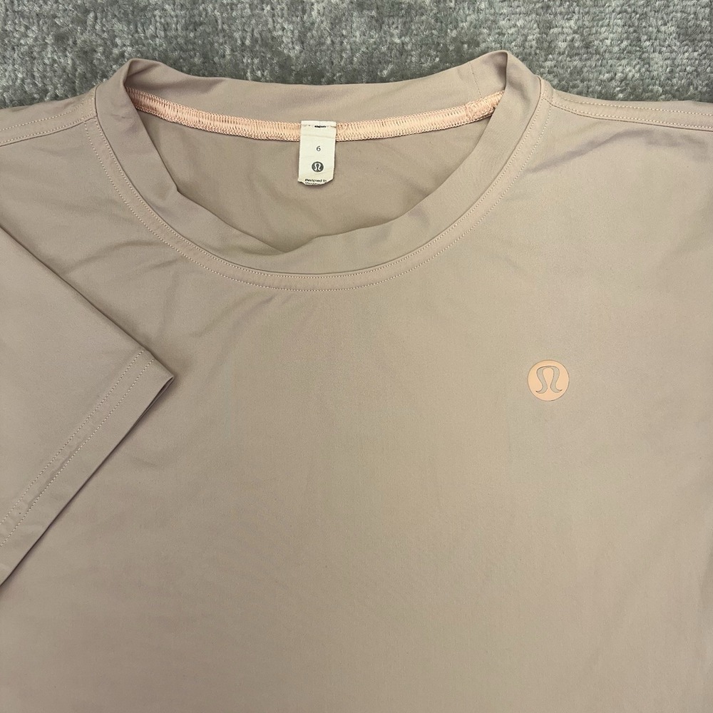LULULEMON‎ Women's T-Shirt Cropped Short Sleeve Athleisure Twilight Rose SMALL/6
